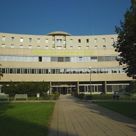 Kolej Akademie Hotel Brünn  Kültér fotó